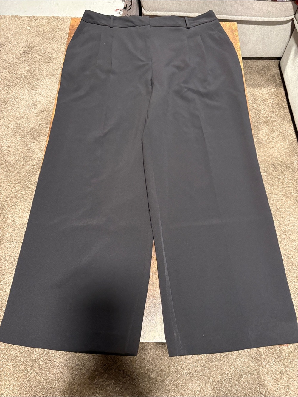 Liz Claiborne Woman’s size 16 Pleated Trouser Black Dress Pants